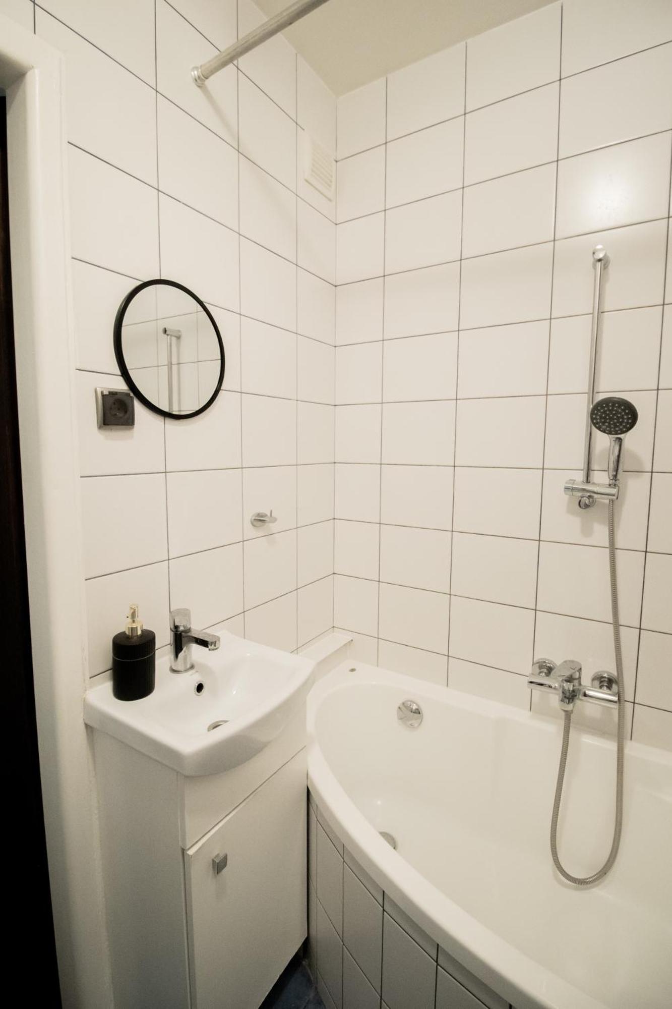 Piotrapartments - Daleka Cozy Train&airport Apartament *